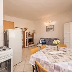 Apartment By The Sea - 18516 *
