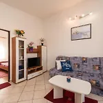 Apartment By The Sea - 18516 Vir
