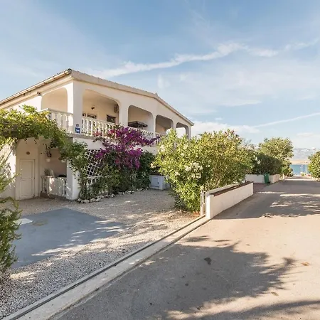 Apartment By The Sea - 18516 Vir