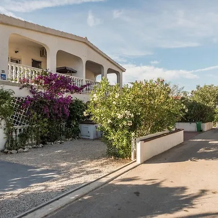 Apartment By The Sea - 18516 *
