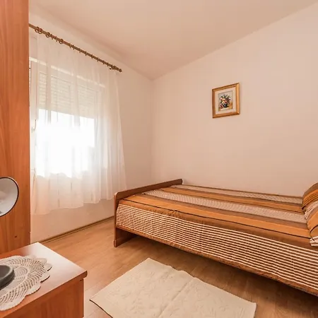 Apartment By The Sea - 18516 Vir