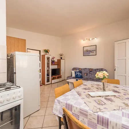 Apartment By The Sea - 18516 *