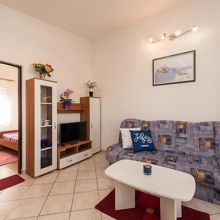 Apartment By The Sea - 18516 Vir